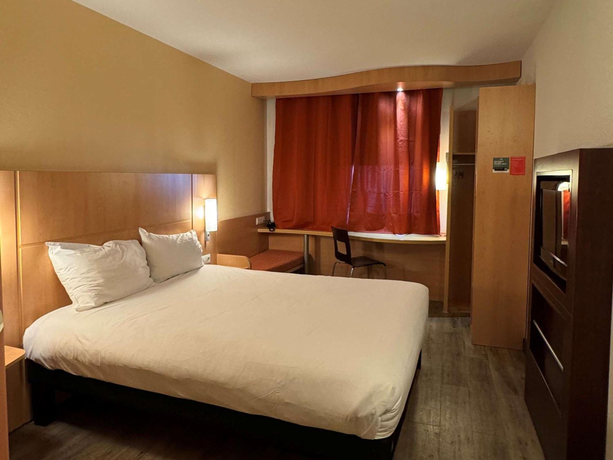 ไอบิส อิสเทร ทริก็องซ์ Hotel อิสทร์ ภายนอก รูปภาพ
