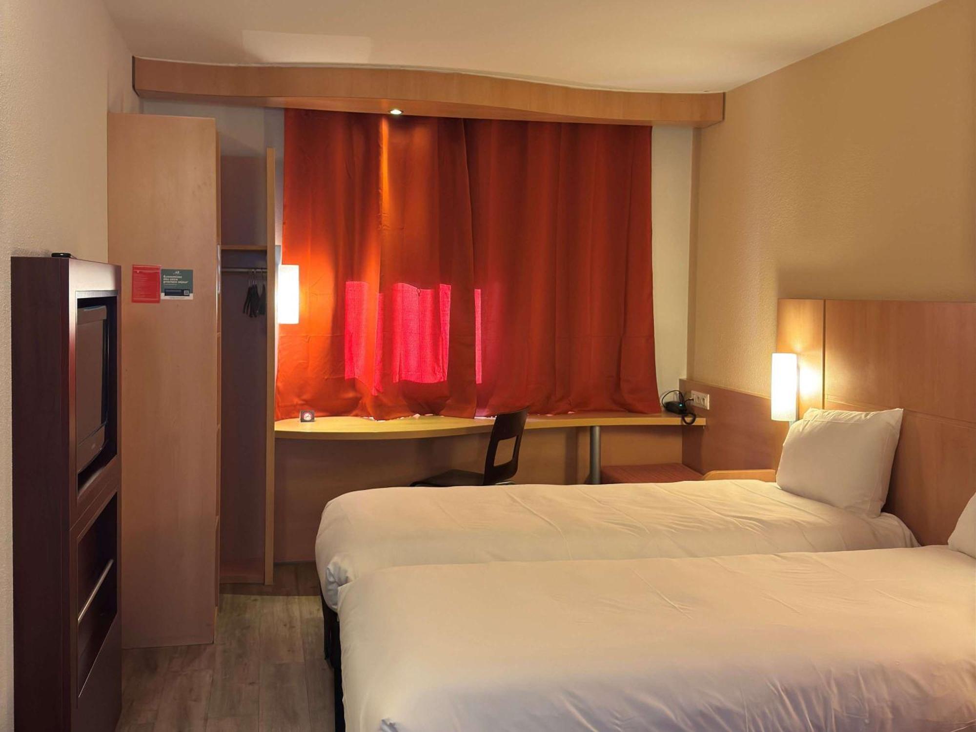 ไอบิส อิสเทร ทริก็องซ์ Hotel อิสทร์ ภายนอก รูปภาพ